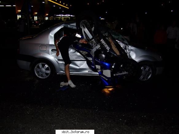 Groaznic accident in Mioveni! - O soferita a intrat in vehiculul lor, iar amandoi - Stiri