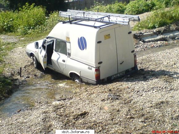 poze funny - Sa va arat una tare.Masina asta ,dacia papuc,a - Poze